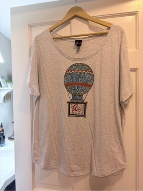 Paris Hot Air Balloon Scoop Neck Tee - Light Heather Gray